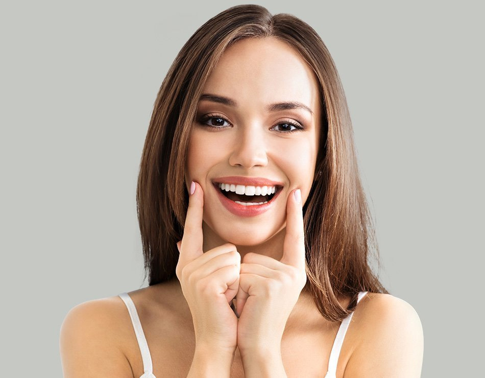 Read more about the article Dentures vs Implants: Choosing the Right Solution for Missing Teeth